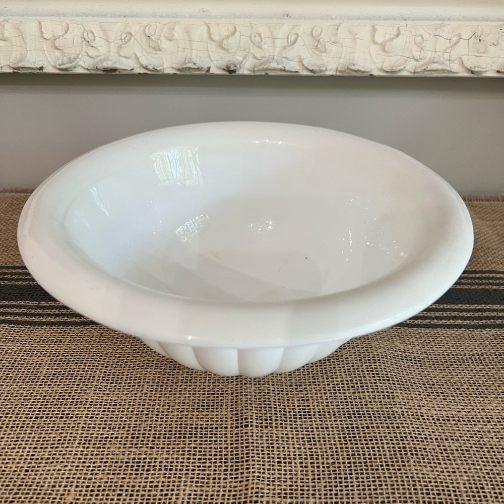 Vintage milk glass mixing bowls